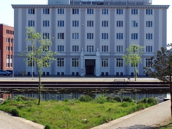 Blick auf das Dienstgebäude in Bremen vom Großmarkt aus gesehen