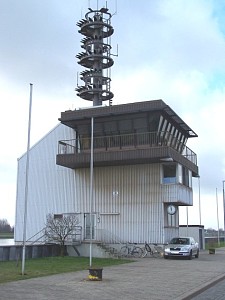 Blick auf den Schleusenturm der Schleuse Oslebshausen